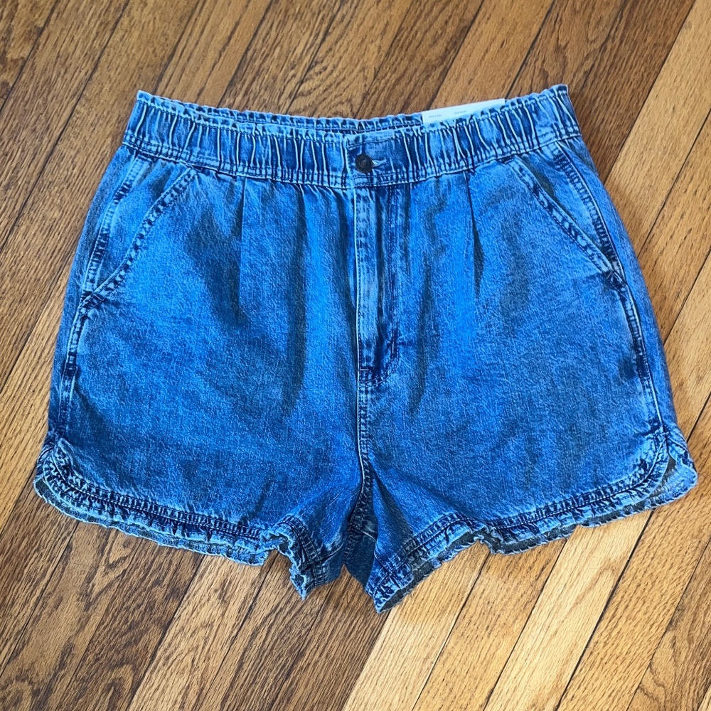 NWT American Eagle Mom Denim Jean Shorts with RUFFLES and High Waist - Size 12